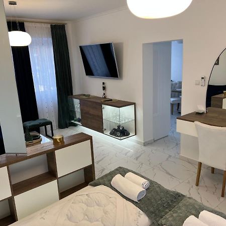 La Luna Premium Deluxe Apartment With Free Jacuzzi, Bikes & Covered Parking Nasice المظهر الخارجي الصورة
