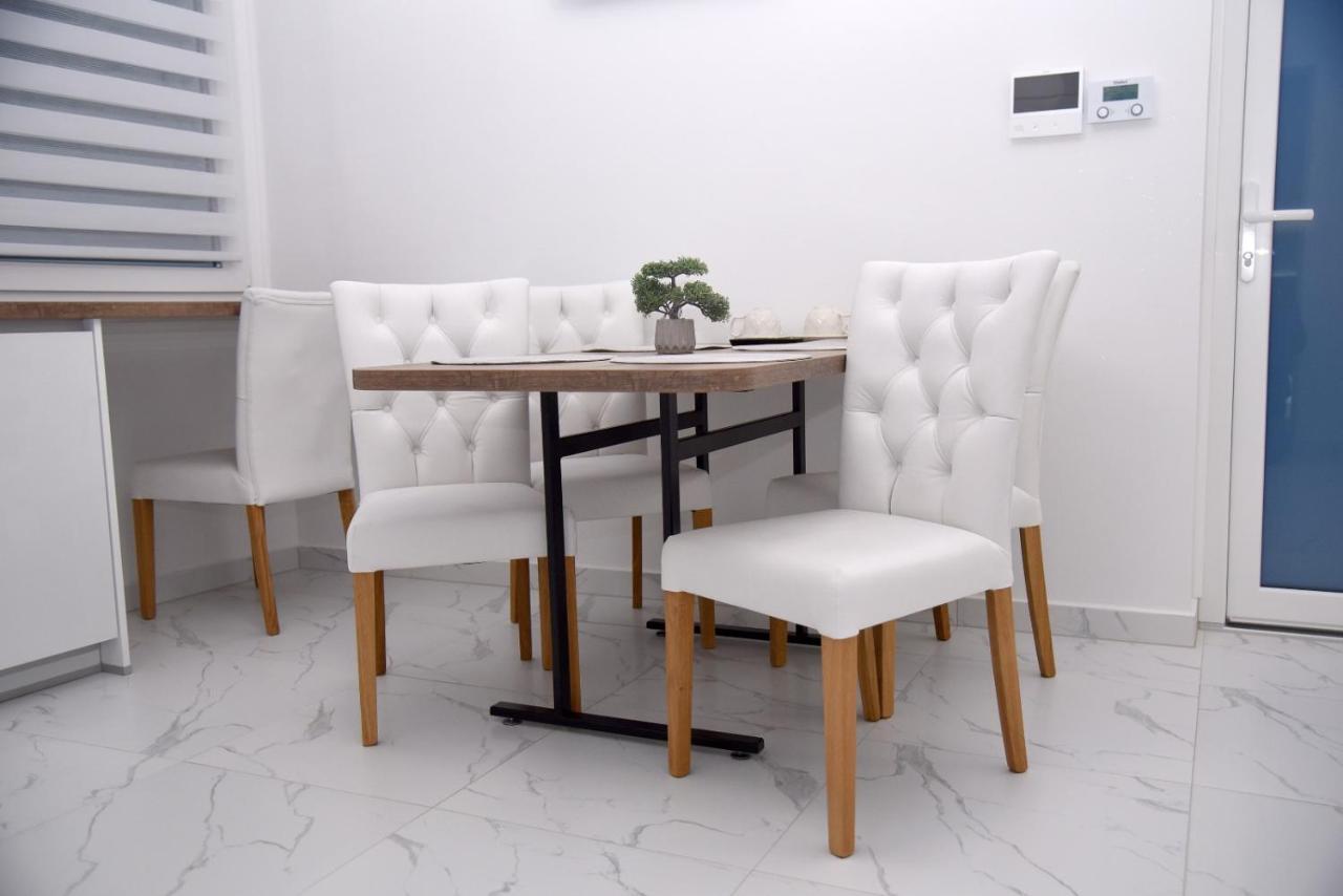 La Luna Premium Deluxe Apartment With Free Jacuzzi, Bikes & Covered Parking Nasice المظهر الخارجي الصورة