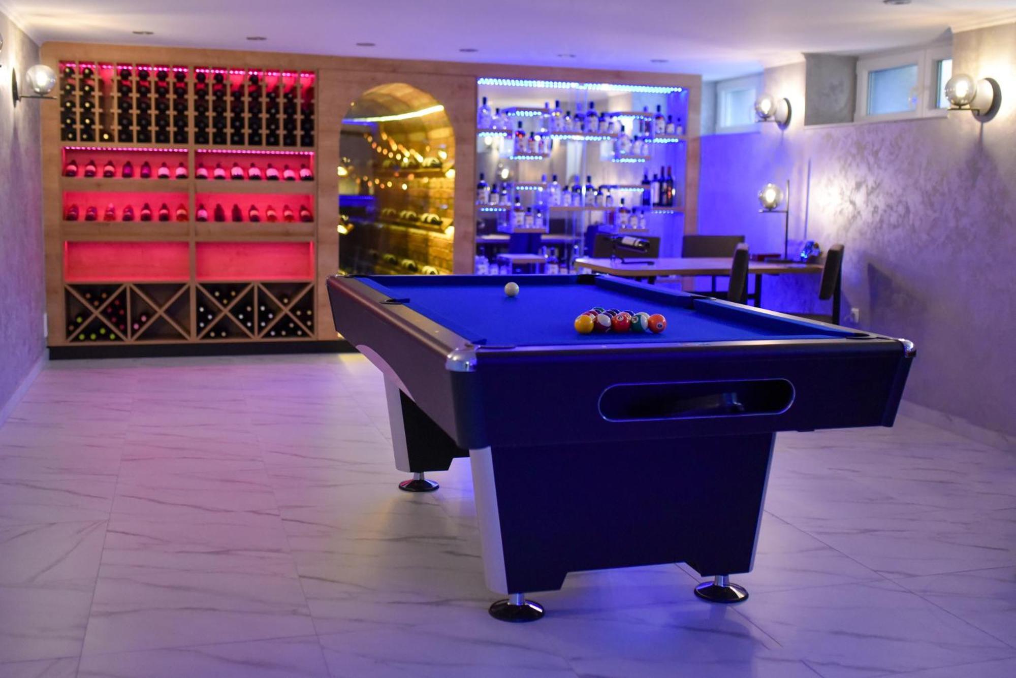 La Luna Premium Deluxe Apartment With Free Jacuzzi, Bikes & Covered Parking Nasice المظهر الخارجي الصورة